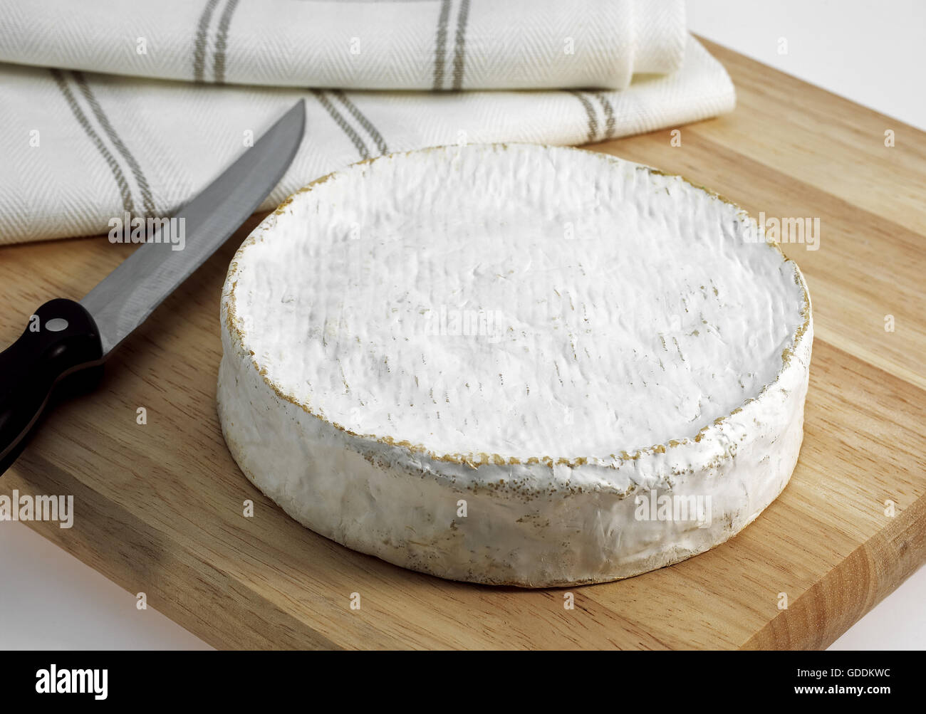 Formaggio francese chiamato Coulommiers, formaggio prodotto con latte di vacca Foto Stock