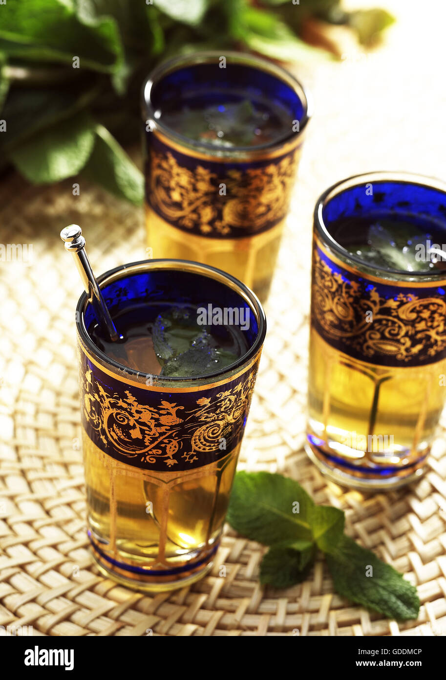 Bicchieri di tè alla menta, MAROCCO Foto Stock