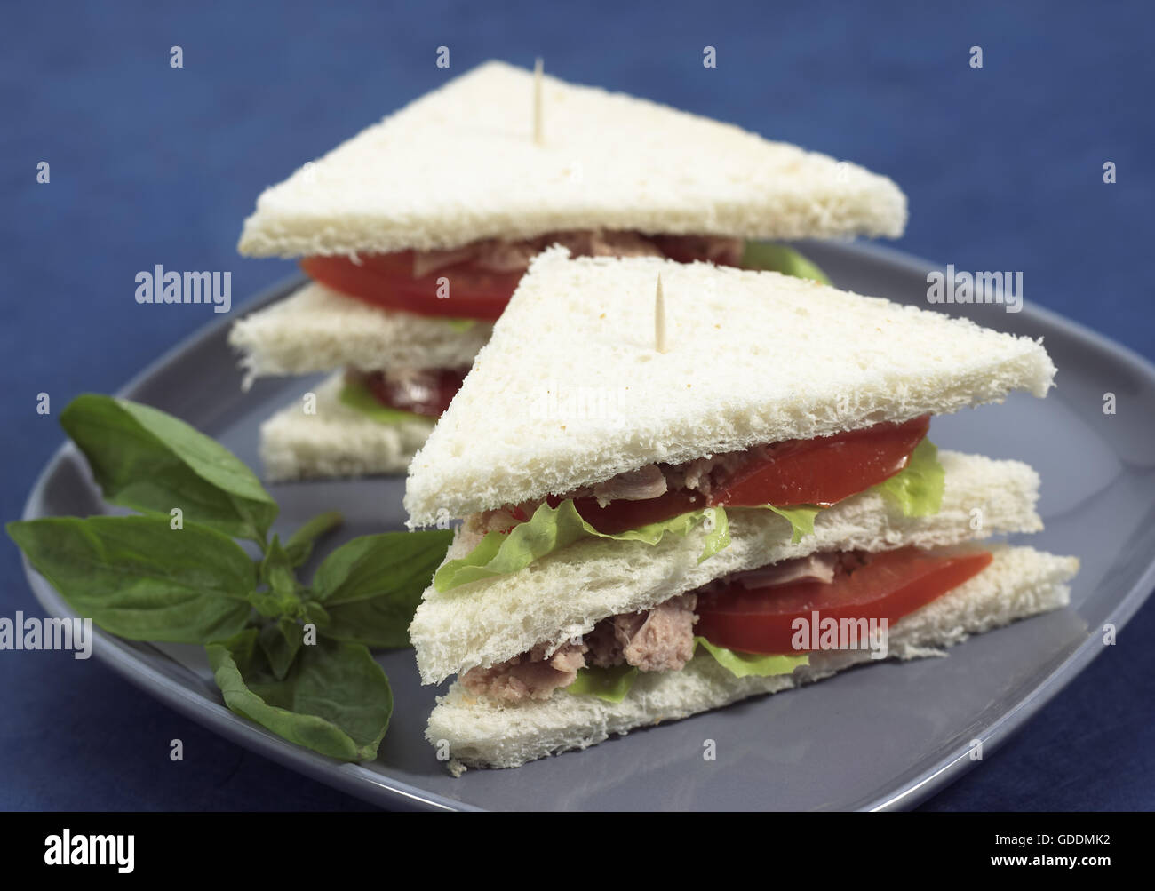 Il FAST FOOD, club sandwich con insalata e pomodoro Foto Stock