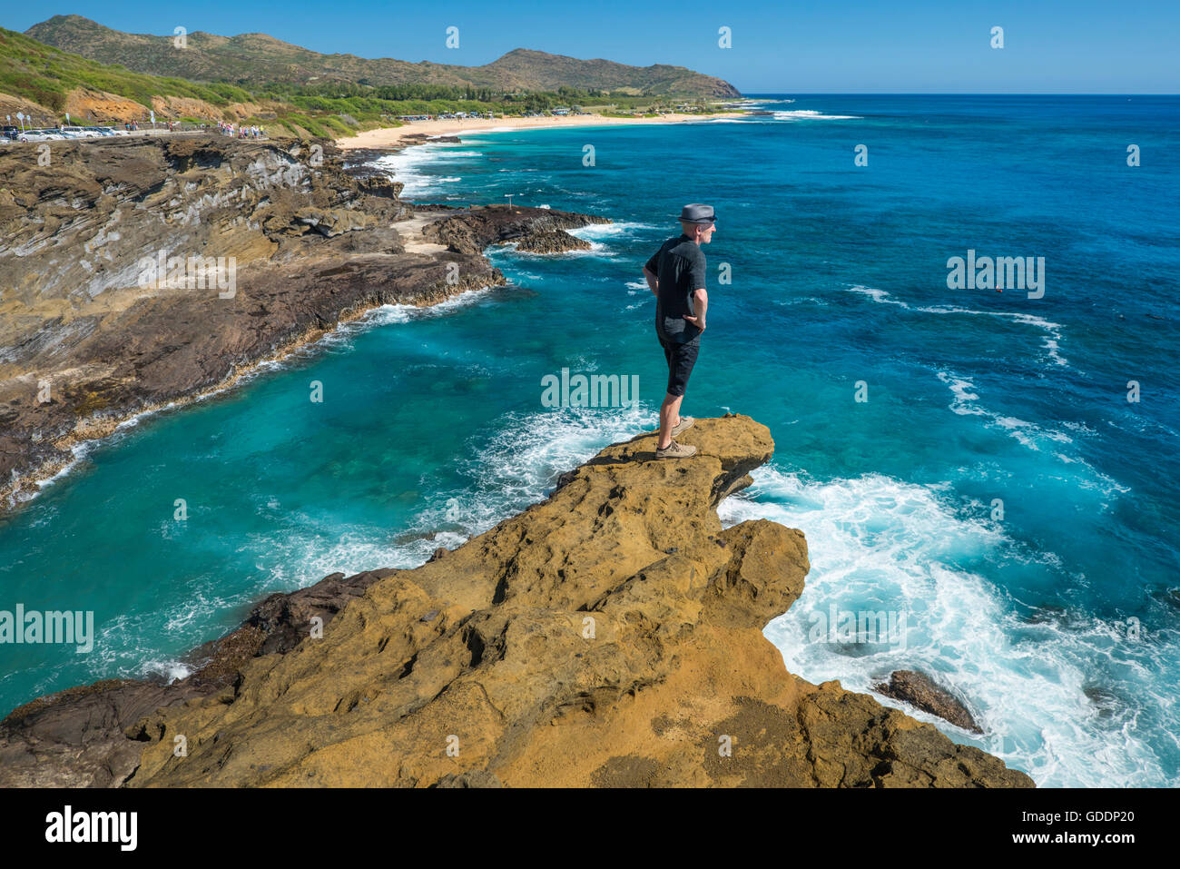 Stati Uniti d'America,Hawaii,Oahu,Costa sud,Halona Blowhole Lookout,l'uomo sul punto di vista signor Foto Stock
