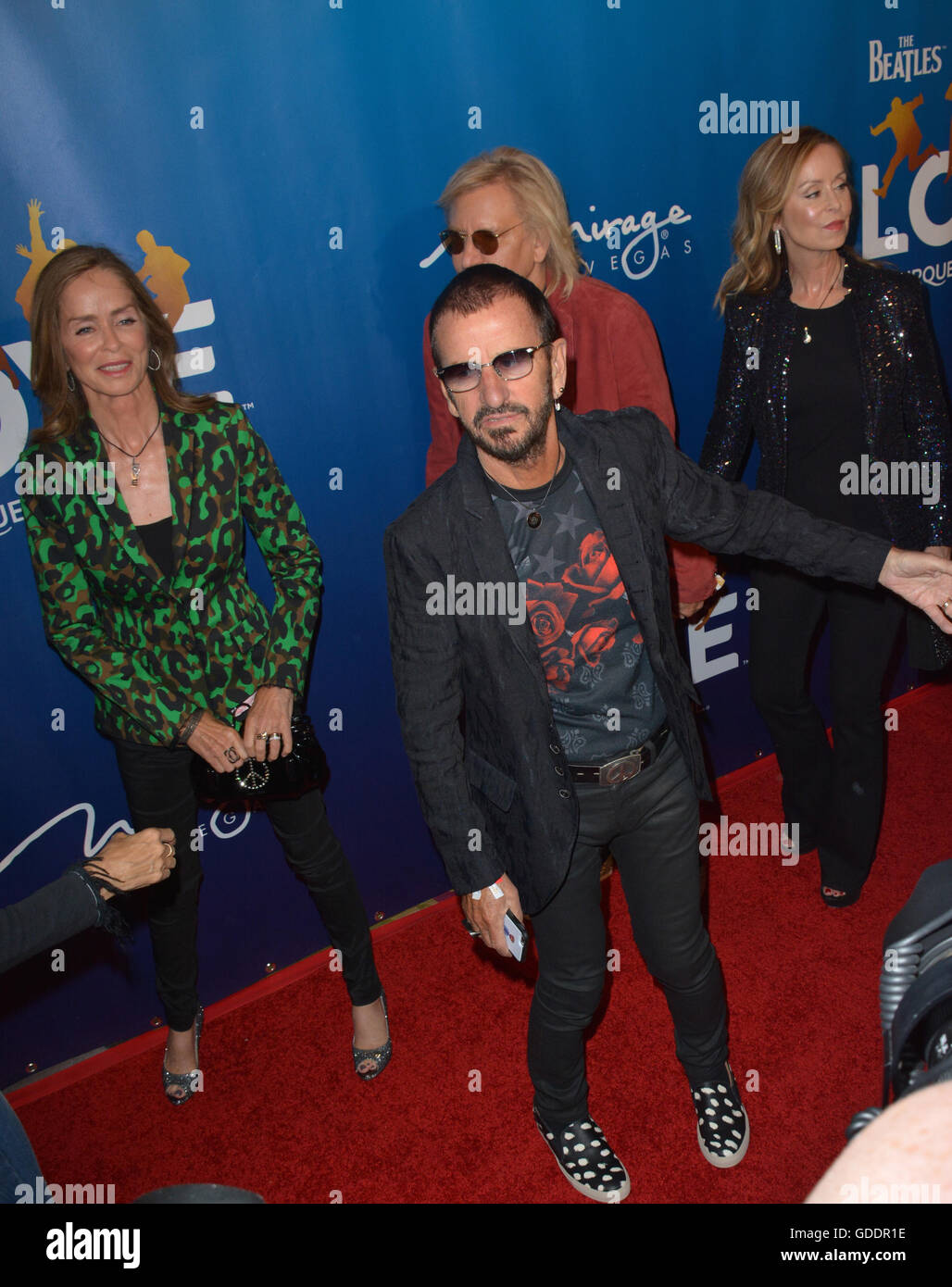 Las Vegas, Nevada, USA. 14 Luglio, 2016. Musicista Ringo Starr, moglie Barbara Bach, musicista Joe Walsh e moglie Marjorie Bach frequentare i Beatles Love decimo compleanno il 14 luglio 2016 al Mirage Resort & Casino di Las Vegas, Nevada. Credito: Marcel Thomas/ZUMA filo/Alamy Live News Foto Stock