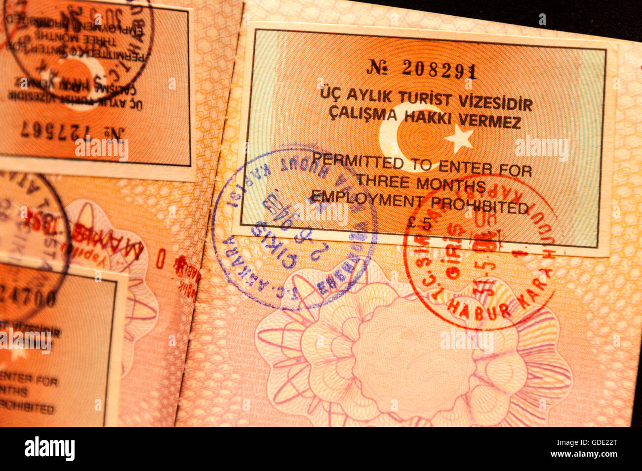 Il 16 luglio 2016. Tentato colpo di stato perpetrato in Turchia. L'immagine mostra il visto turco nel passaporto UE in questo caso UK passaporto britannico. Foto: Richard Wayman Foto Stock