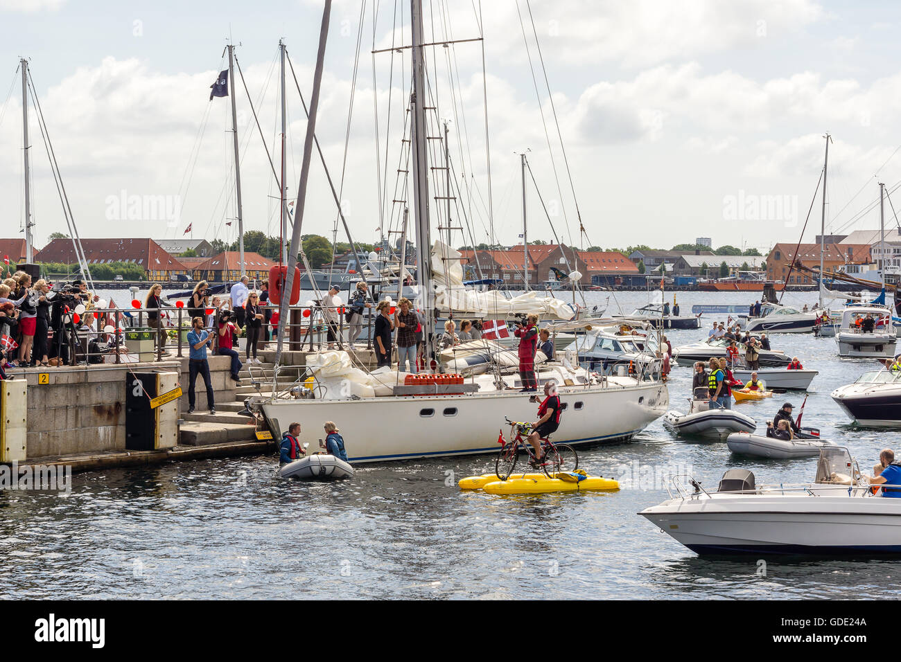 Saluto le persone la barca a vela l'Avana a Copenaghen, torna dopo il periplo Credito: Stig Alenäs/Alamy Live News Foto Stock