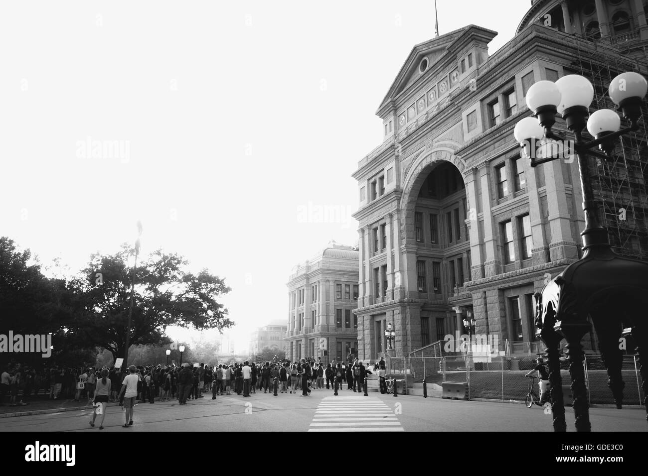 Texas, Stati Uniti d'America. Il 15 luglio 2016. Nero vive questione protesta di fronte Texas Capitol Building © Corey Mendez/Alamy Live News Foto Stock