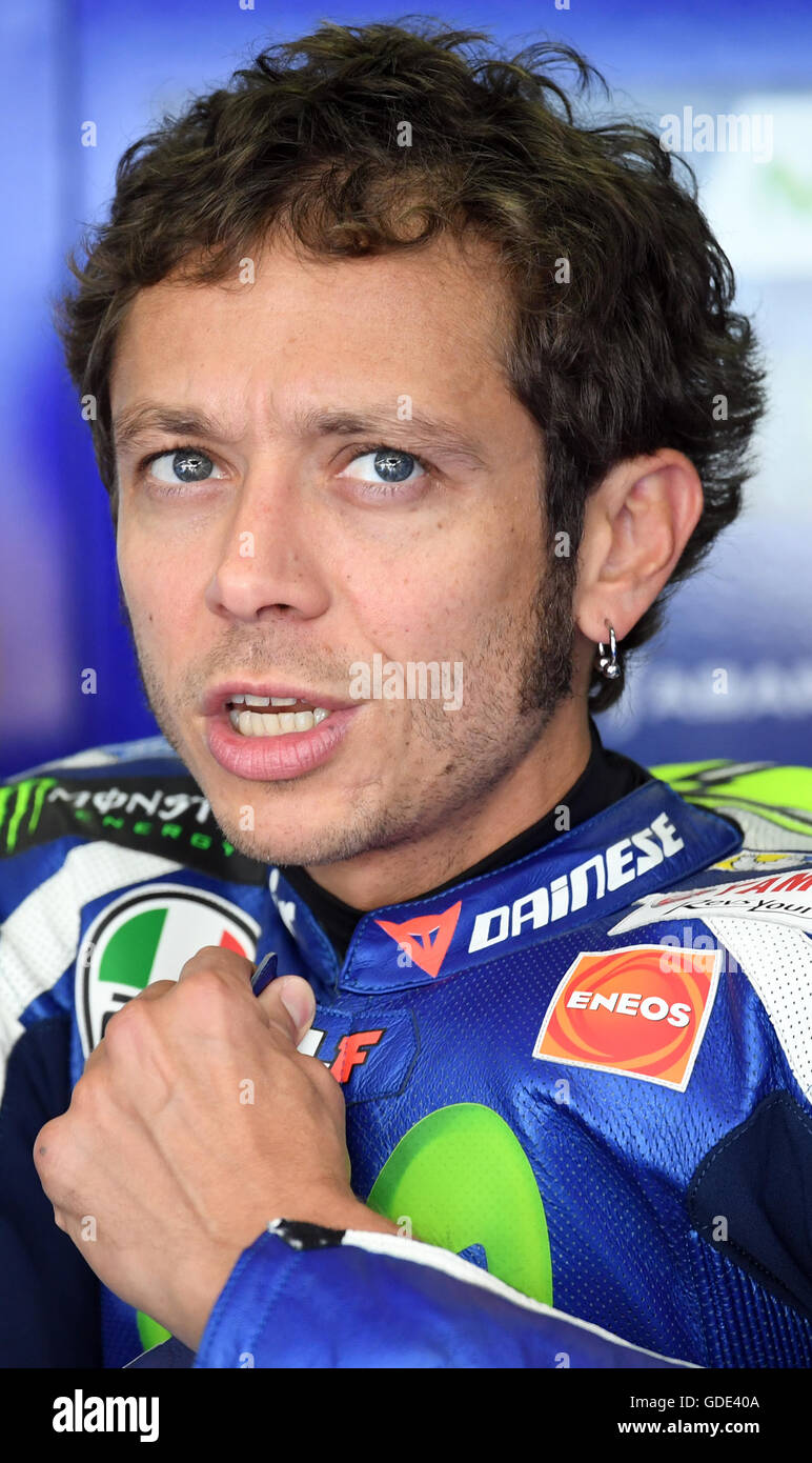 Hohenstein-ernstthal, Germania. 16 Luglio, 2016. Italiano driver MotoGP Valentino Rossi della Movistar MotorGP Yamaha team si prepara per la terza formazione gratuita a otorcycling Campionati del Mondo Gran Premio di Germania sul circuito del Sachsenring in Hohenstein-ernstthal, Germania, 16 luglio 2016. Foto: Hendrik Schmidt/dpa/Alamy Live News Foto Stock
