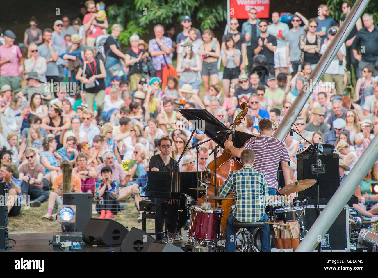 Henham Park, Suffolk, Regno Unito. 16 Luglio, 2016. Sadler's Wells presenta Gogo Penguin & Lynne pagina sul lungomare tappa - il 2016 Latitude Festival, Henham Park, Suffolk. Credito: Guy Bell/Alamy Live News Foto Stock