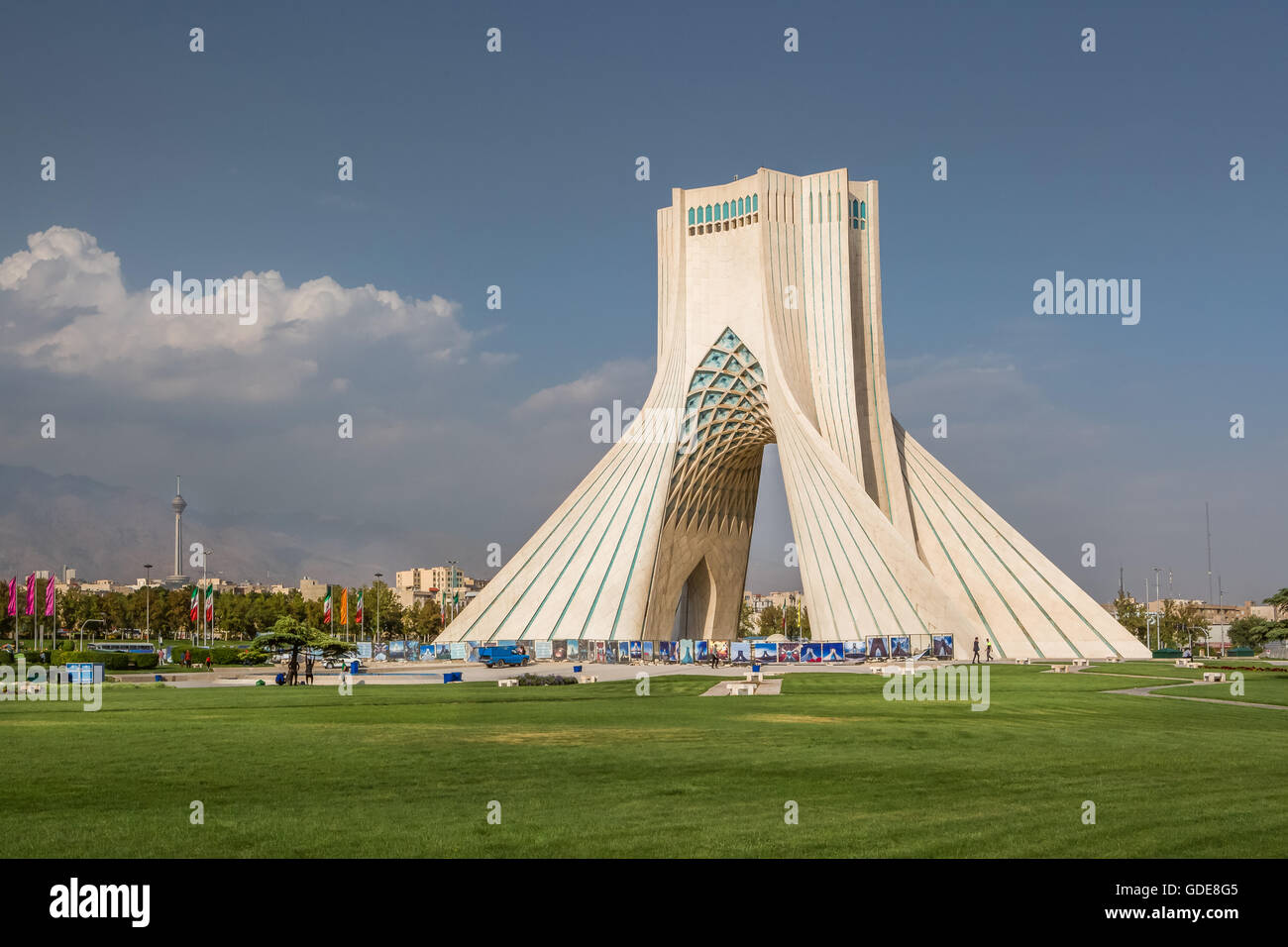 Iran,città di Teheran,Azadi Tower (Borj-e Azadi),Milad Tower Foto Stock