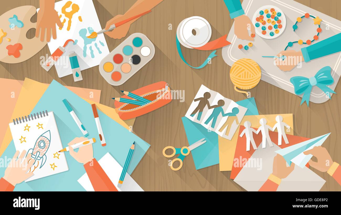 Felice Bimbi creativi giocando, pittura, il taglio della carta, schizzi, mani vista superiore, istruzione e concetto di divertimento Illustrazione Vettoriale