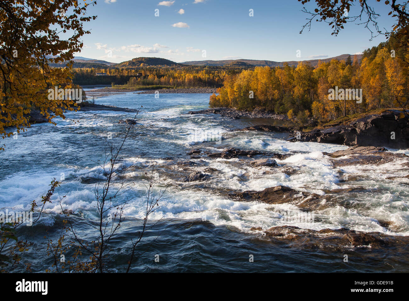 L'Europa,fiume,flusso,autunno,autunno colori,paesaggio, paesaggio,Lapponia,Malselfossen,NORVEGIA,Scandinavia,l'acqua,cascata Foto Stock