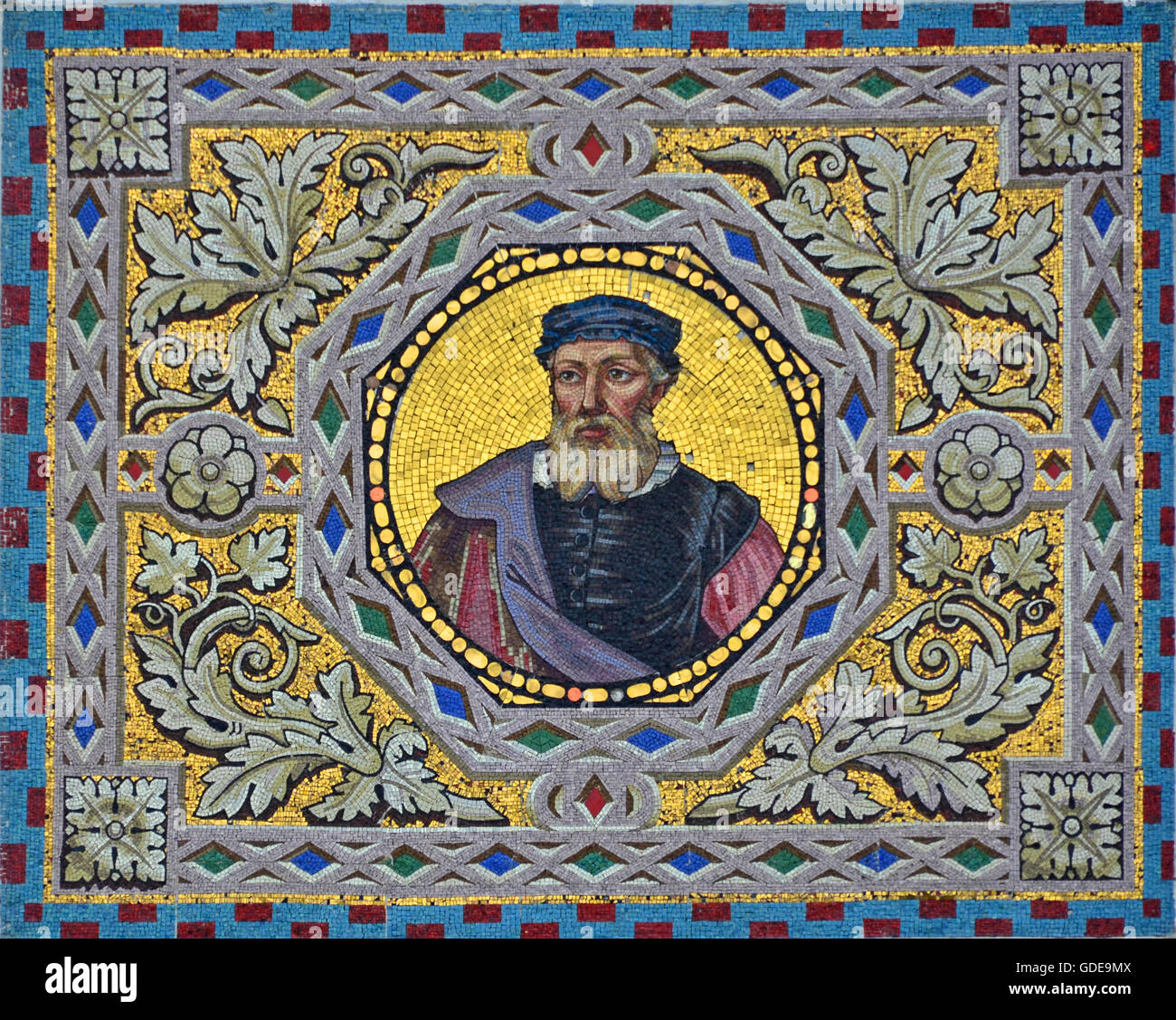 Mosaico veneziano ritratto di un uomo su un fondo dorato con eleganti foglie di acanto e,frame Foto Stock