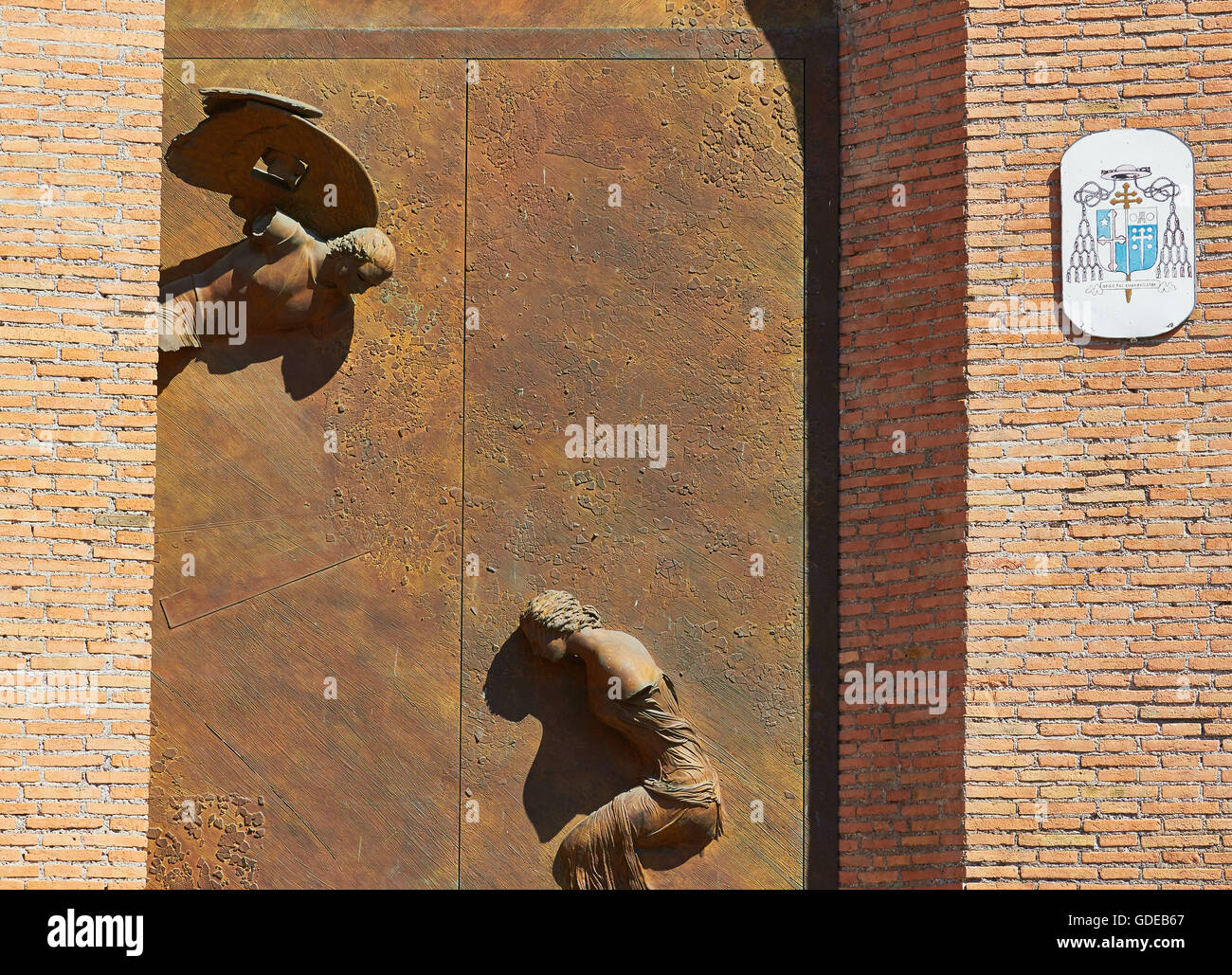 Le porte in bronzo per la Basilica di Santa Maria degli Angeli dallo scultore polacco Igor Mitoraj Roma Lazio Italia Europa Foto Stock