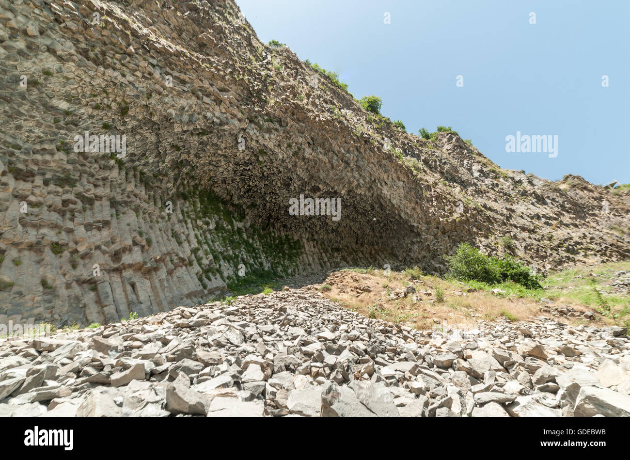 Esagonale gigante pilastri di basalto in Garni Gorge, Armenia Foto Stock