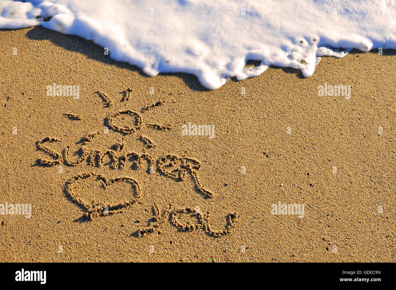 In estate vi ama segno sulla spiaggia Foto Stock