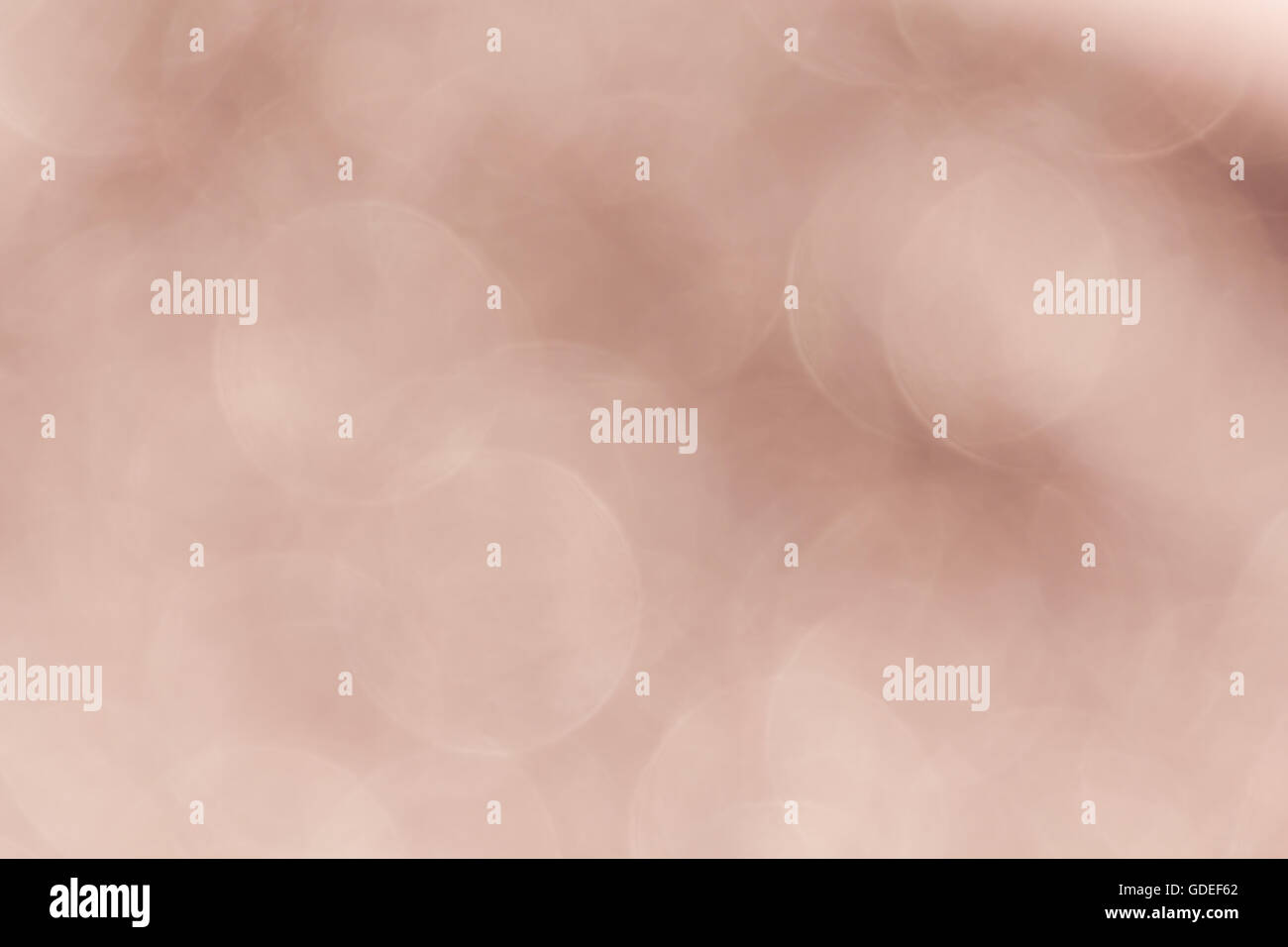 Abstract soft grande bokeh di fondo bianco pastello su sfondo rosa, dolce pianura sfondo rosa Foto Stock