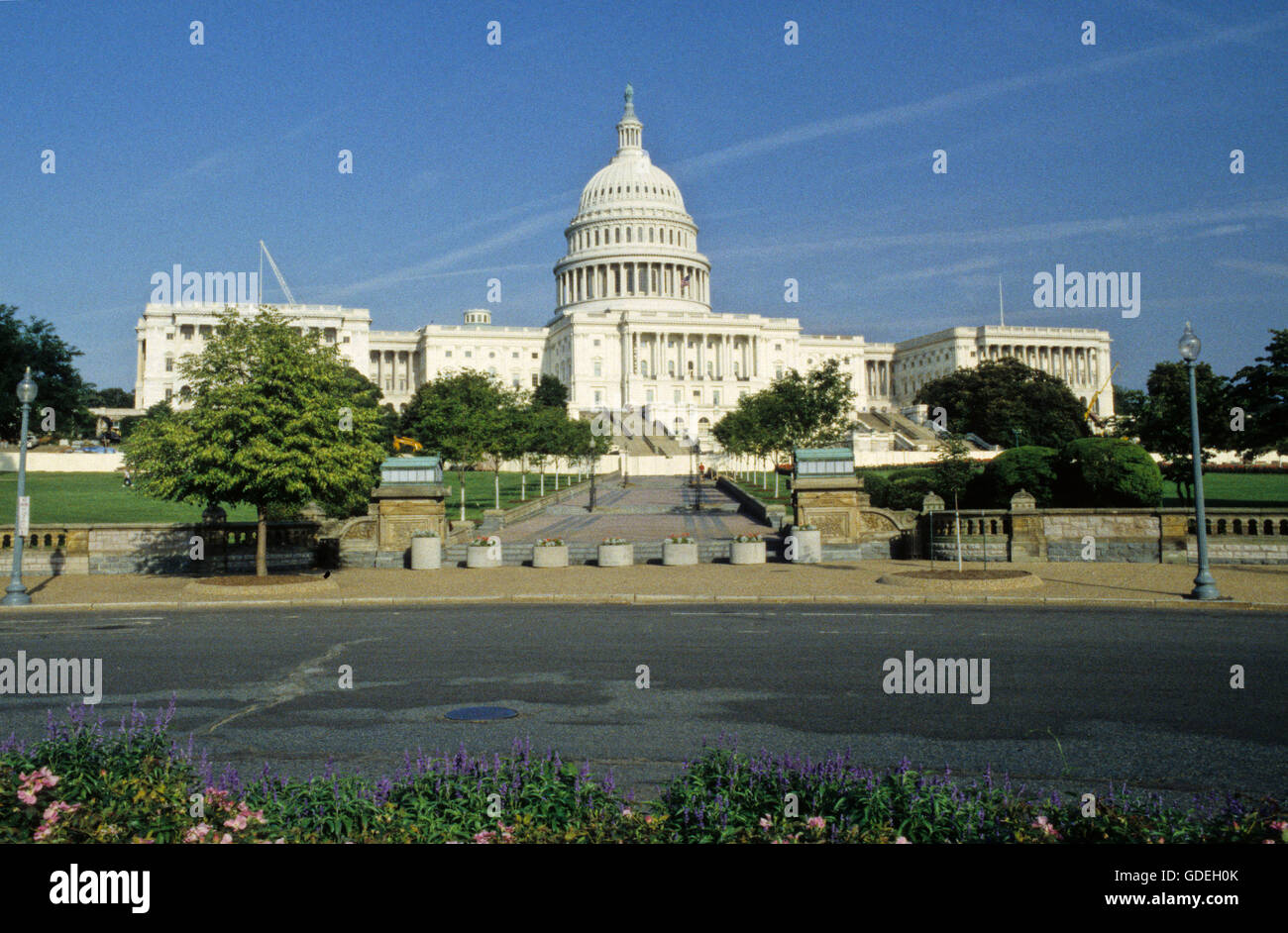 Il Campidoglio di Washington DC (Distretto di Columbia) nei primi anni ottanta su una soleggiata giornata di caduta, prima per la costruzione di pareti pesanti o la recinzione di sicurezza attorno all'edificio. Foto Stock