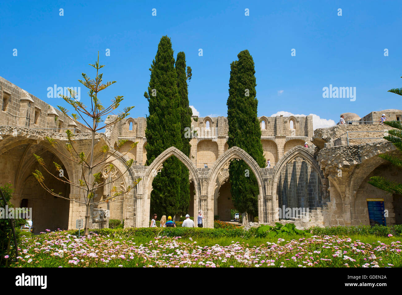 Rovine gotiche del monastero di Belapais, Beylerbey, Cipro del Nord Foto Stock