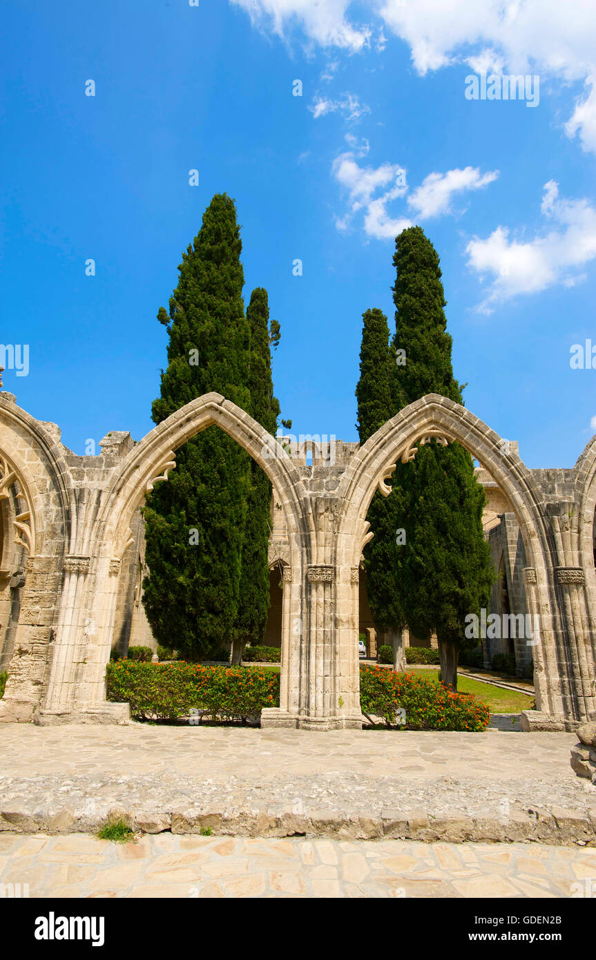 Rovine gotiche del monastero di Belapais, Beylerbey, Cipro del Nord Foto Stock