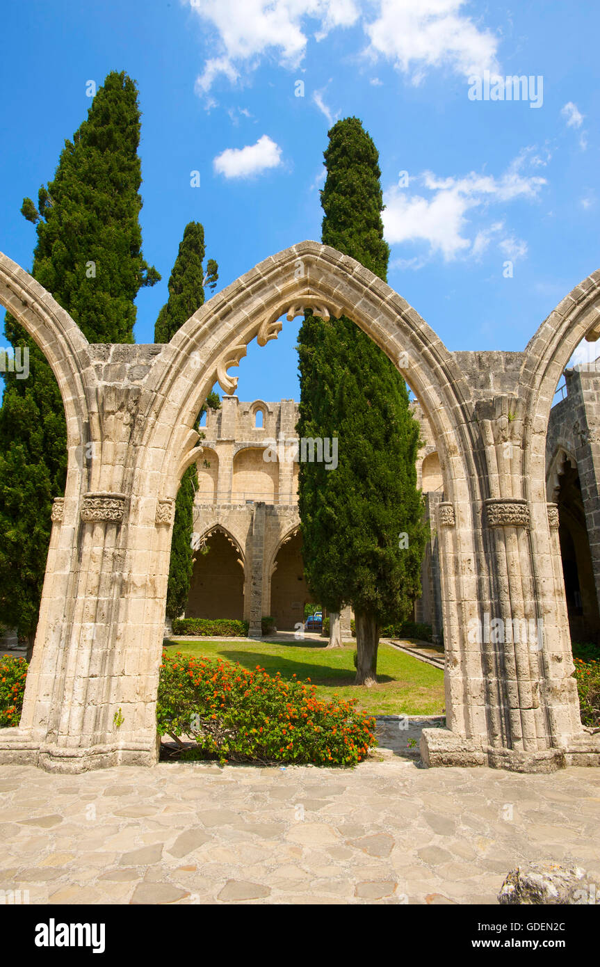 Rovine gotiche del monastero di Belapais, Beylerbey, Cipro del Nord Foto Stock