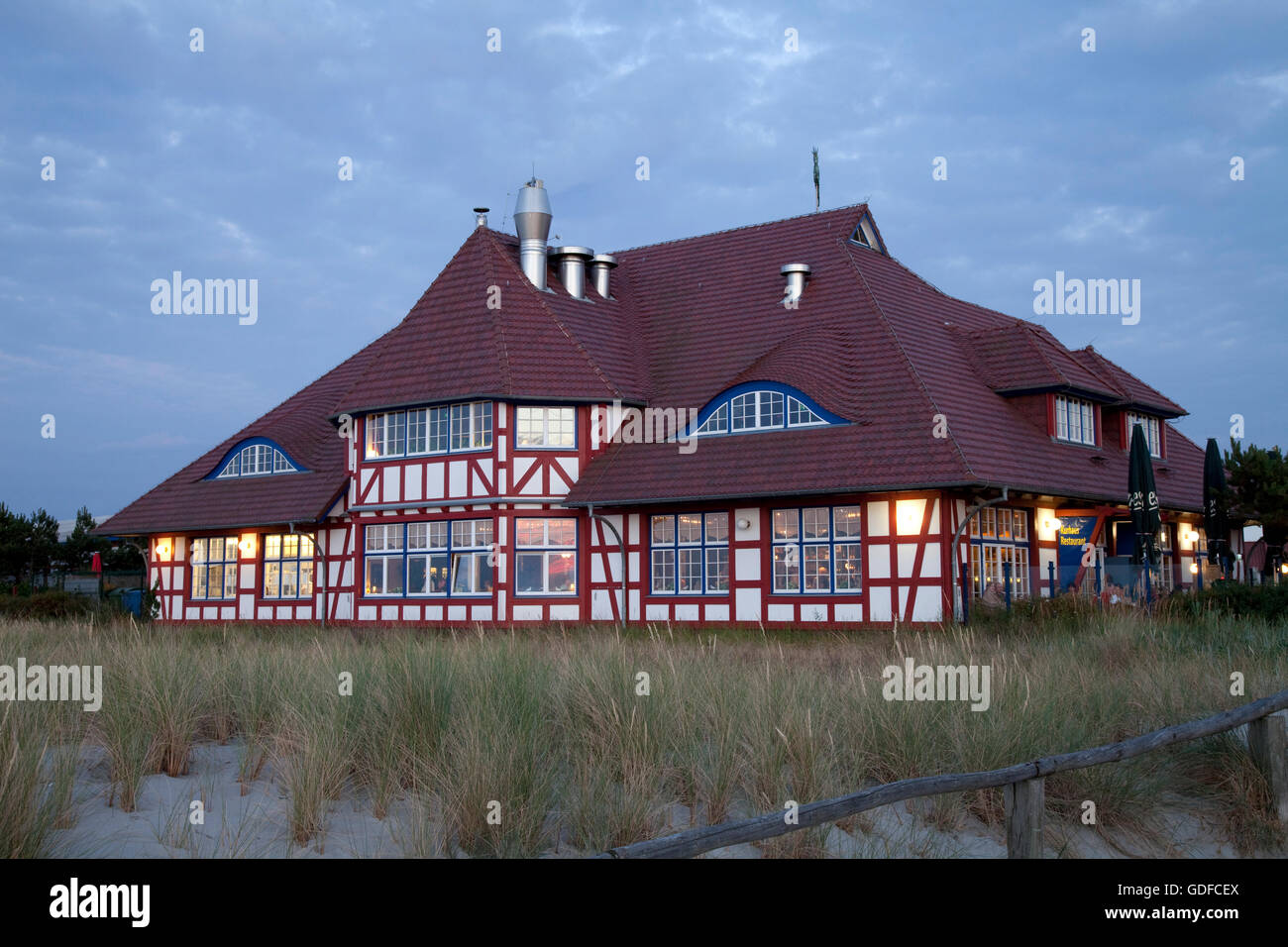 Kurhaus e ristorante, Mar Baltico località di Zingst, Meclemburgo-Pomerania Occidentale Foto Stock