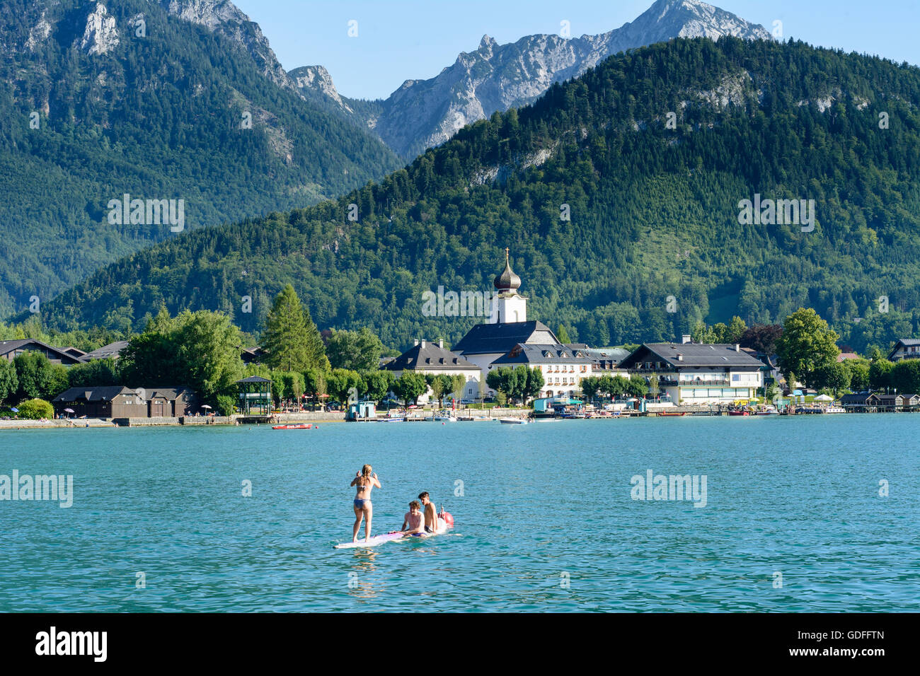 Strobl: il lago Wolfgangsee, bagnanti, mount Strobl, Austria, Salisburgo, Salzkammergut Foto Stock
