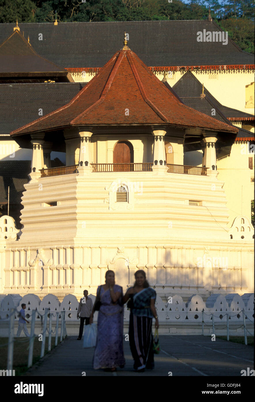 La Tempel Sri Dalada Maligawa nella città di Kandy dello Sri Lanka in Asien. Foto Stock