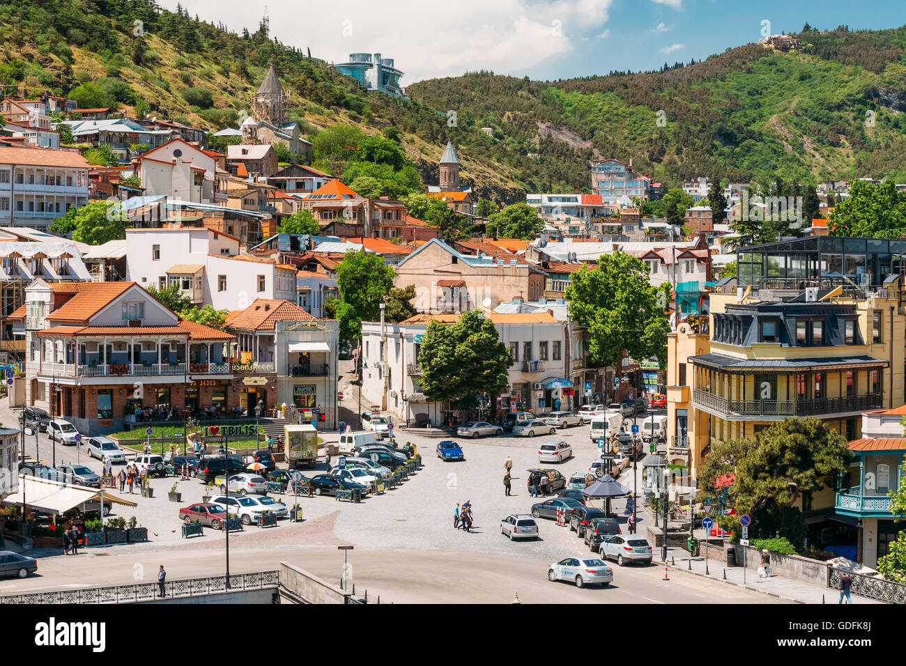 Tbilisi, Georgia - 19 Maggio 2016: vista panoramica di Tbilisi Città Vecchia, Georgia. Il quartiere storico Foto Stock