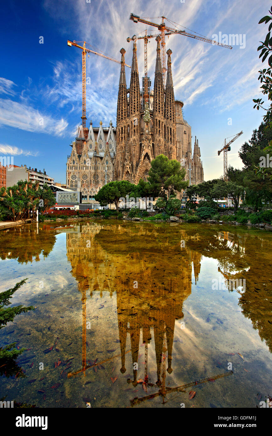 La Sagrada Familia, il capolavoro dell'architetto Antoni Gaudi e "marchio" di Barcellona, in Catalogna, Spagna. Foto Stock