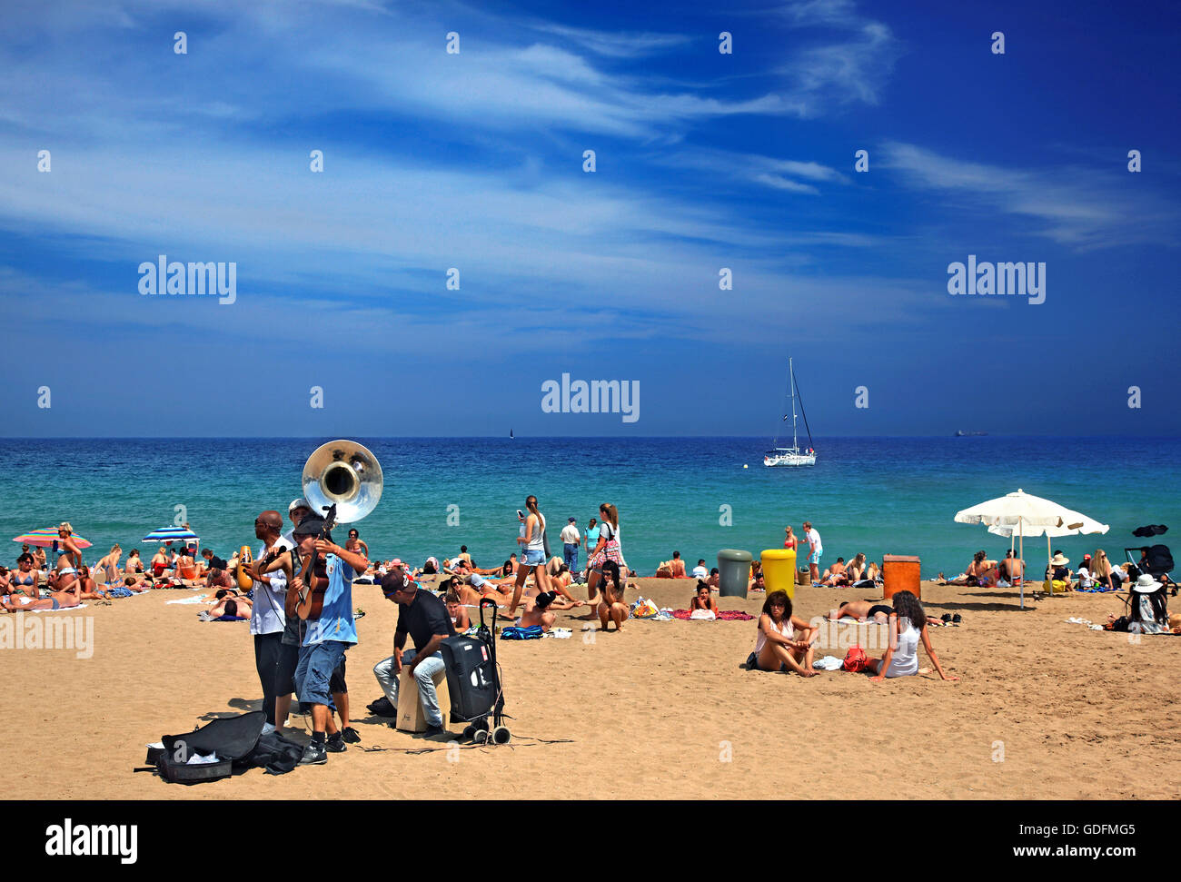 Musicisti di strada di Sant Sebastia e Spiaggia di Barceloneta, Barcellona, in Catalogna, Spagna. Foto Stock