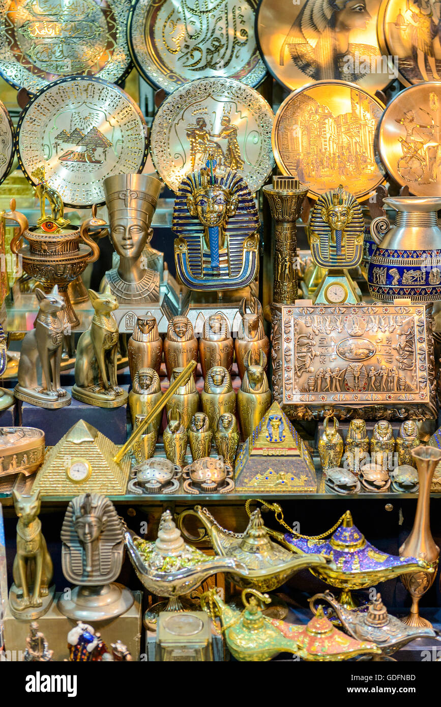 Egyptian bazar locale di vendita antichi fatti a mano Negozio di souvenir Foto Stock