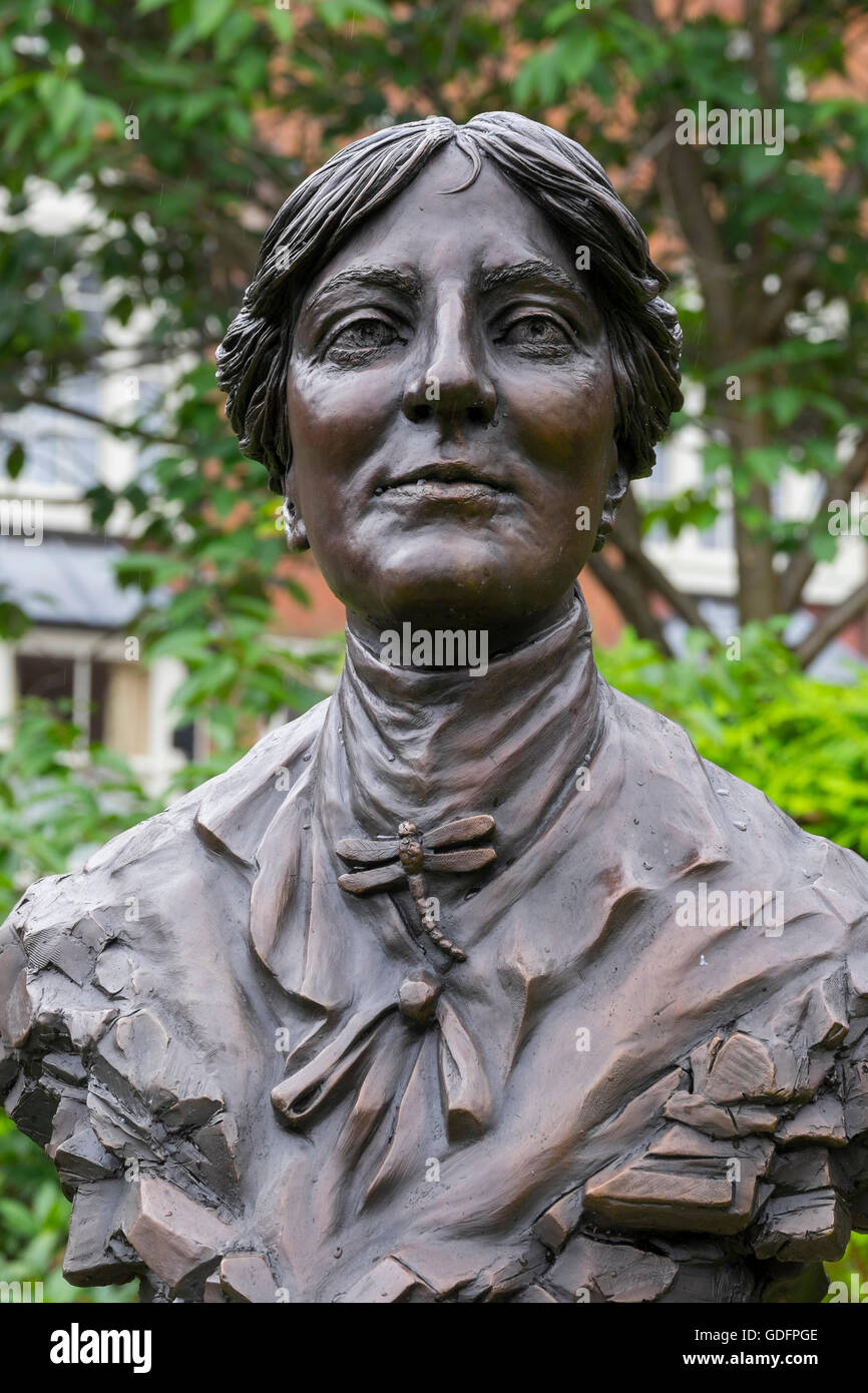 Busto in bronzo di autore Maria Webb da Jemma Pearson, Shrewsbury, Shropshire, Inghilterra. Foto Stock