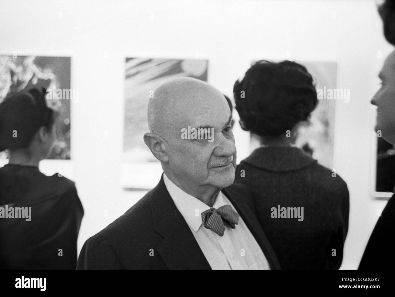 Roman Vishniac a una mostra di lavoro. Foto Stock