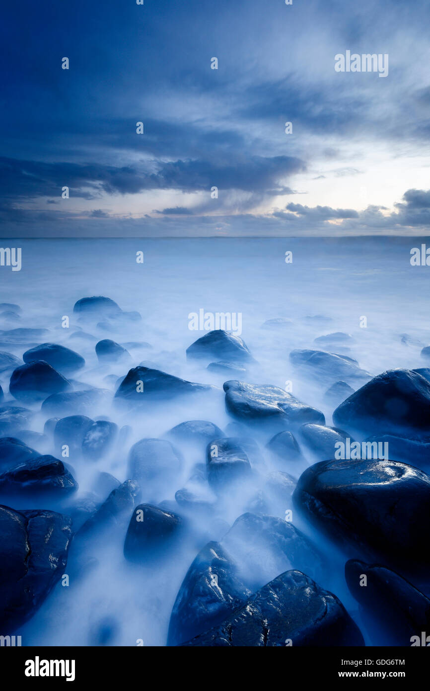 Rocce di morte quasi all alba Embleton Bay Foto Stock