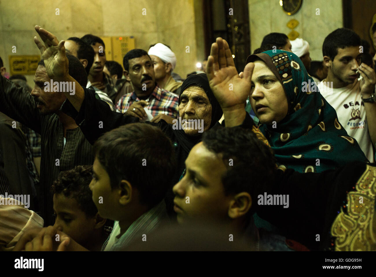 Mawlids sono religiose celebrazioni Sufi, in cui migliaia di seguaci Sufi celebrare la morte di un certo Wali (santo musulmano), il giorno in cui il santo muore il giorno egli è rinato per il cielo nella dottrina Sufi. Foto Stock