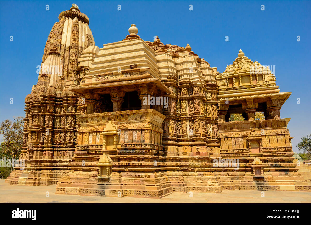 Close up Devi Jagadambi tempio tempio indù contro il cielo blu - Khajuraho Madhya Pradesh, India Foto Stock