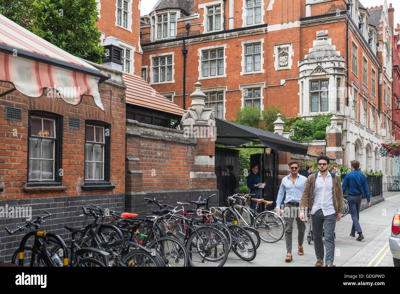 Una street view del Chiltern Firehouse ristorante, Londra Foto Stock