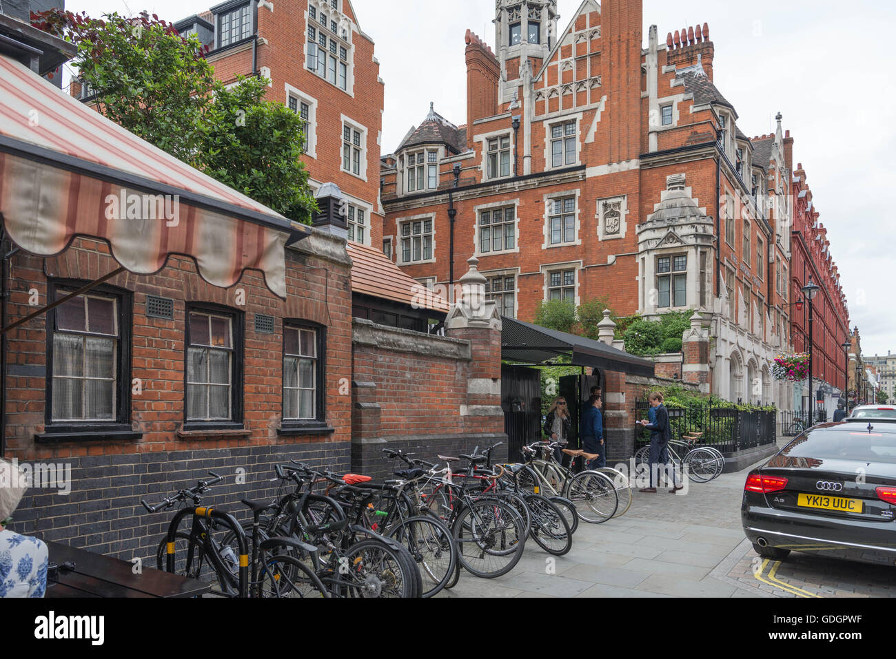 Una street view del Chiltern Firehouse ristorante, Londra Foto Stock