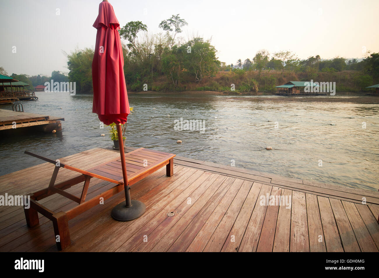 Casa sull'acqua in Thailandia Foto Stock