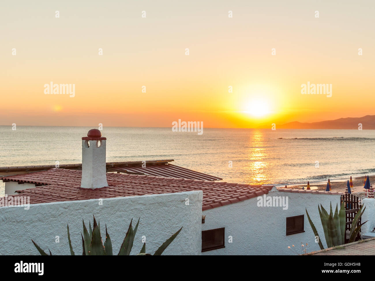 Tramonto sulla spiaggia di Platamona - golfo dell' Asinara - Sardegna Foto Stock