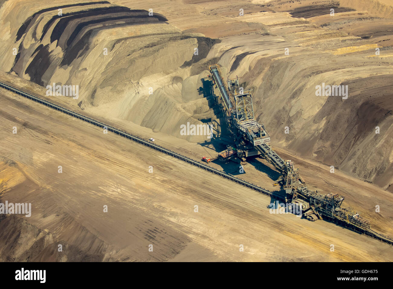 Vista aerea, carbone escavatore, miniera di carbone Garzweiler, Grevenbroich, Basso Reno, Nord Reno-Westfalia, Germania Foto Stock