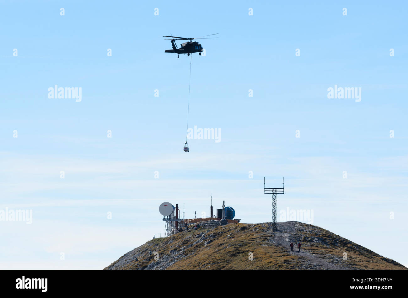 Puchberg am Schneeberg: elicottero Sikorsky S-70 Black Hawk di esercito austriaco battenti materiale per radio stazione di relè al summ Foto Stock