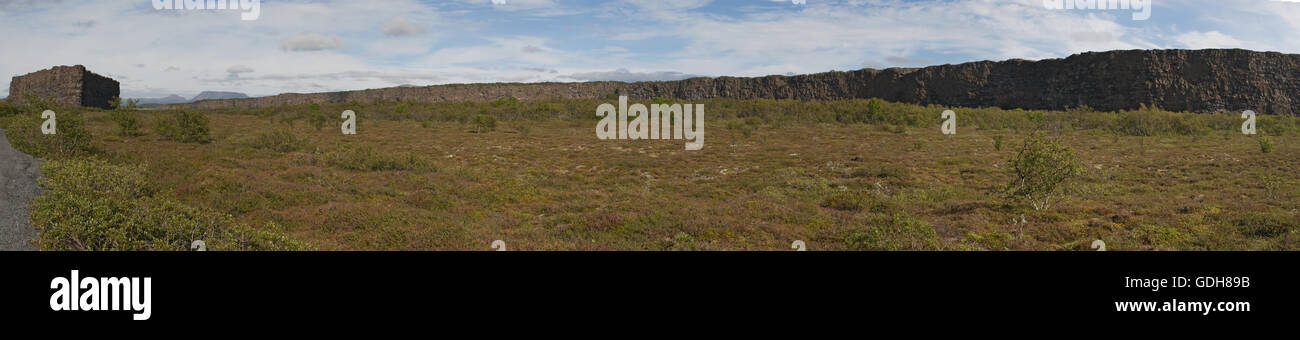 Islanda: Eyjan Asbyrgi e. Eyjan è un 25 metri di formazione di roccia, Asbyrgi è a 3,5 km canyon formato dopo l'ultima era glaciale Foto Stock