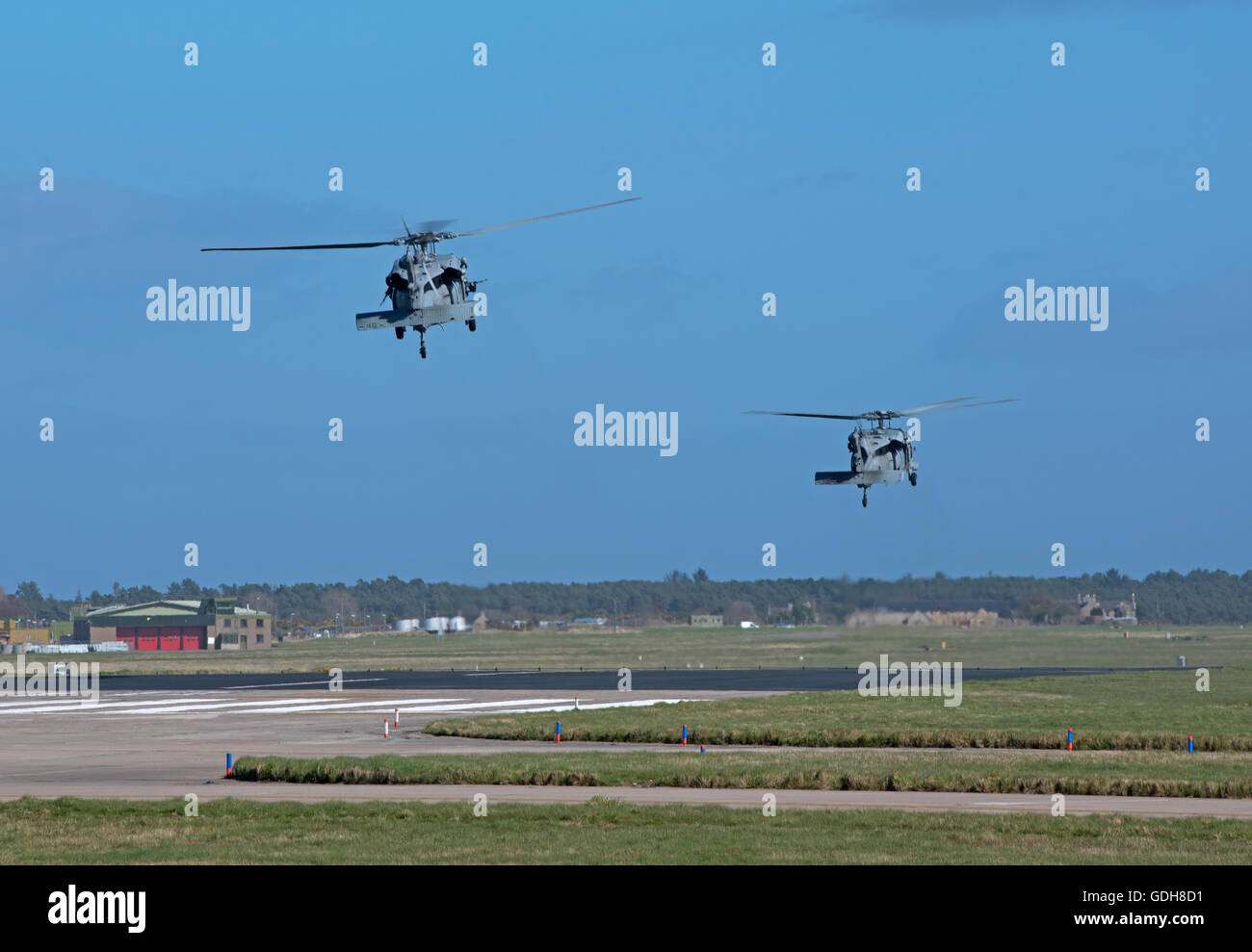 USN Sikorsky MH-60S Seahawk (Knighthawk) BR Serial 33&46 (HSC-28 - Elicottero mare squadrone di combattimento 'Dragon balene' SCO 10,736. Foto Stock