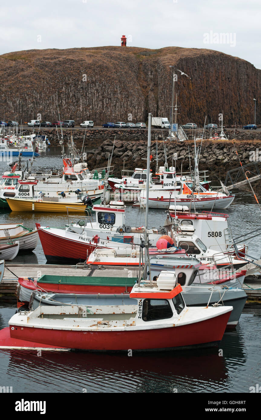 Islanda: veduta del porto di Stykkisholmur, un piccolo paese di pescatori nella parte settentrionale della penisola di Snaefellsnes Foto Stock