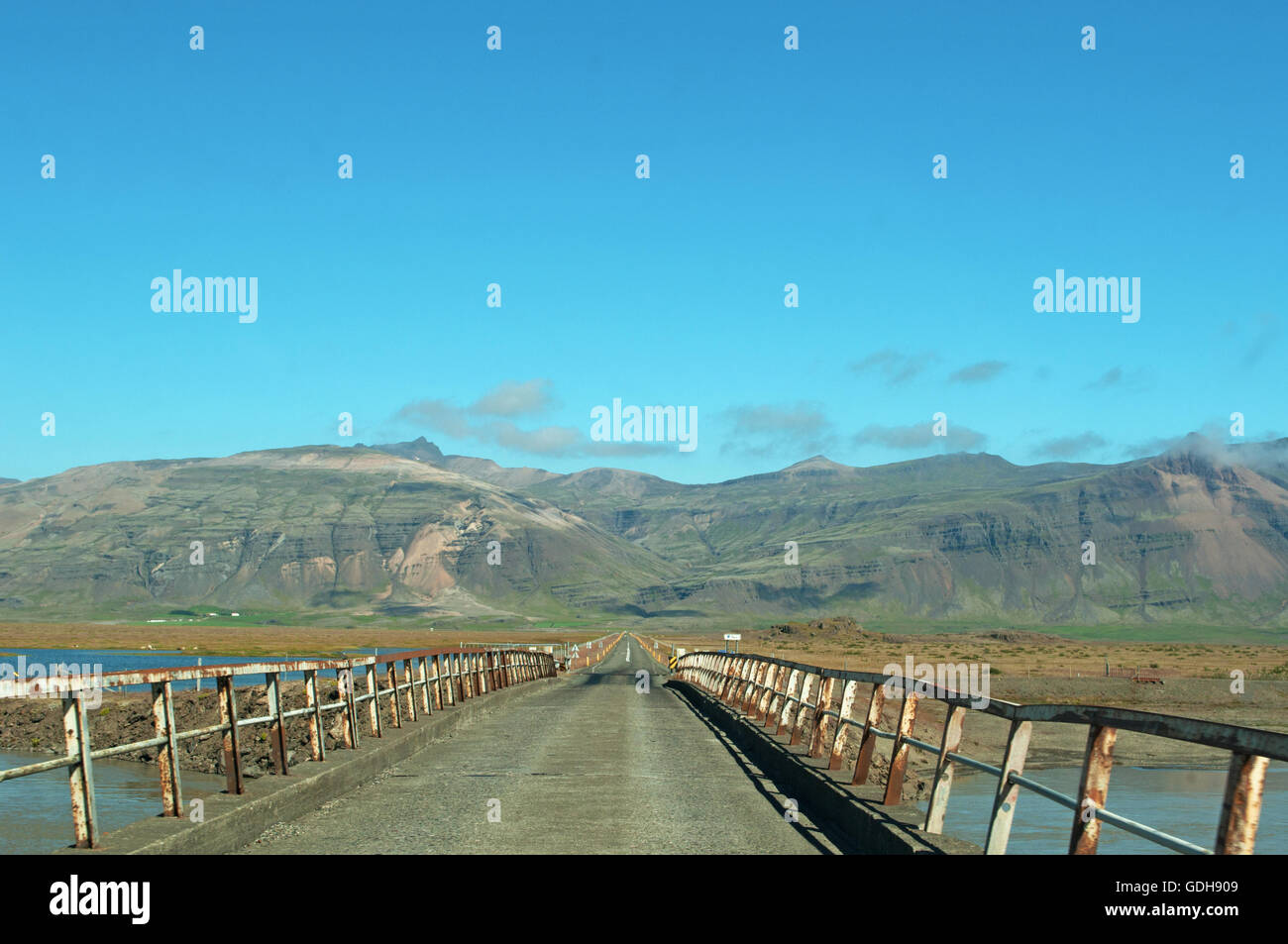 Islanda: vista panoramica della strada a Hofn nel Vatnajokull regione che vanta molti del paese attrazioni top Foto Stock