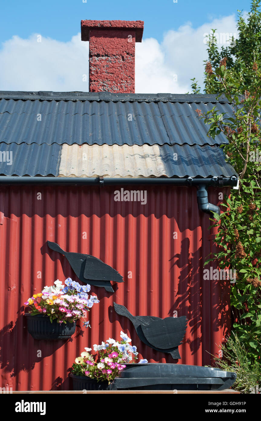 Islanda: dettagli di una casa in legno in campagna Islandese Foto Stock