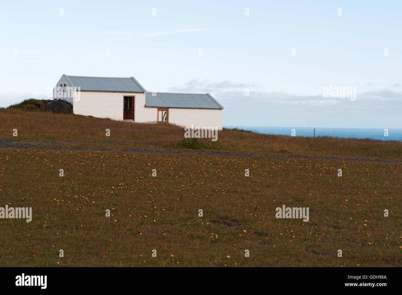 Islanda: casa sul promontorio di Dyrholaey, situato nei pressi di Vik ho Myrdal, il villaggio più meridionale in Islanda Foto Stock