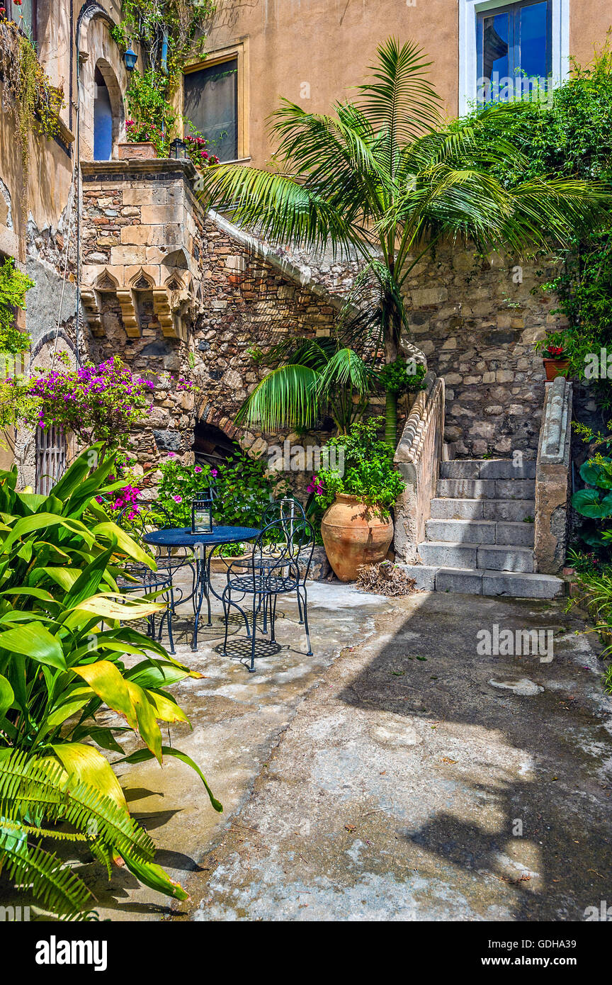 Italia Sicilia Taormina - Cortile Foto Stock