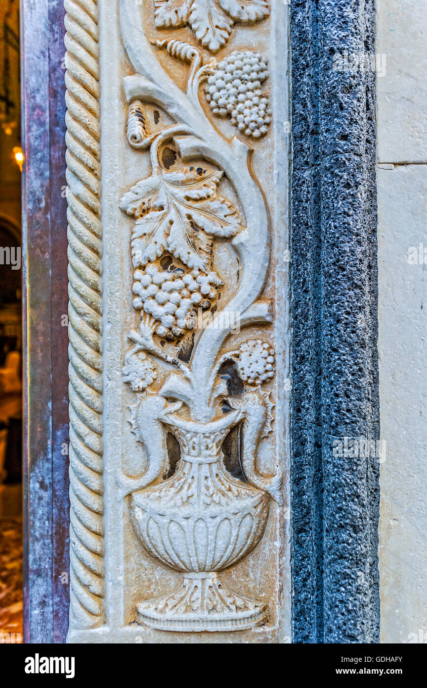 Italia Sicilia Taormina - Chiesa di San Nicolò di Bari - Catthedral - portale laterale Foto Stock