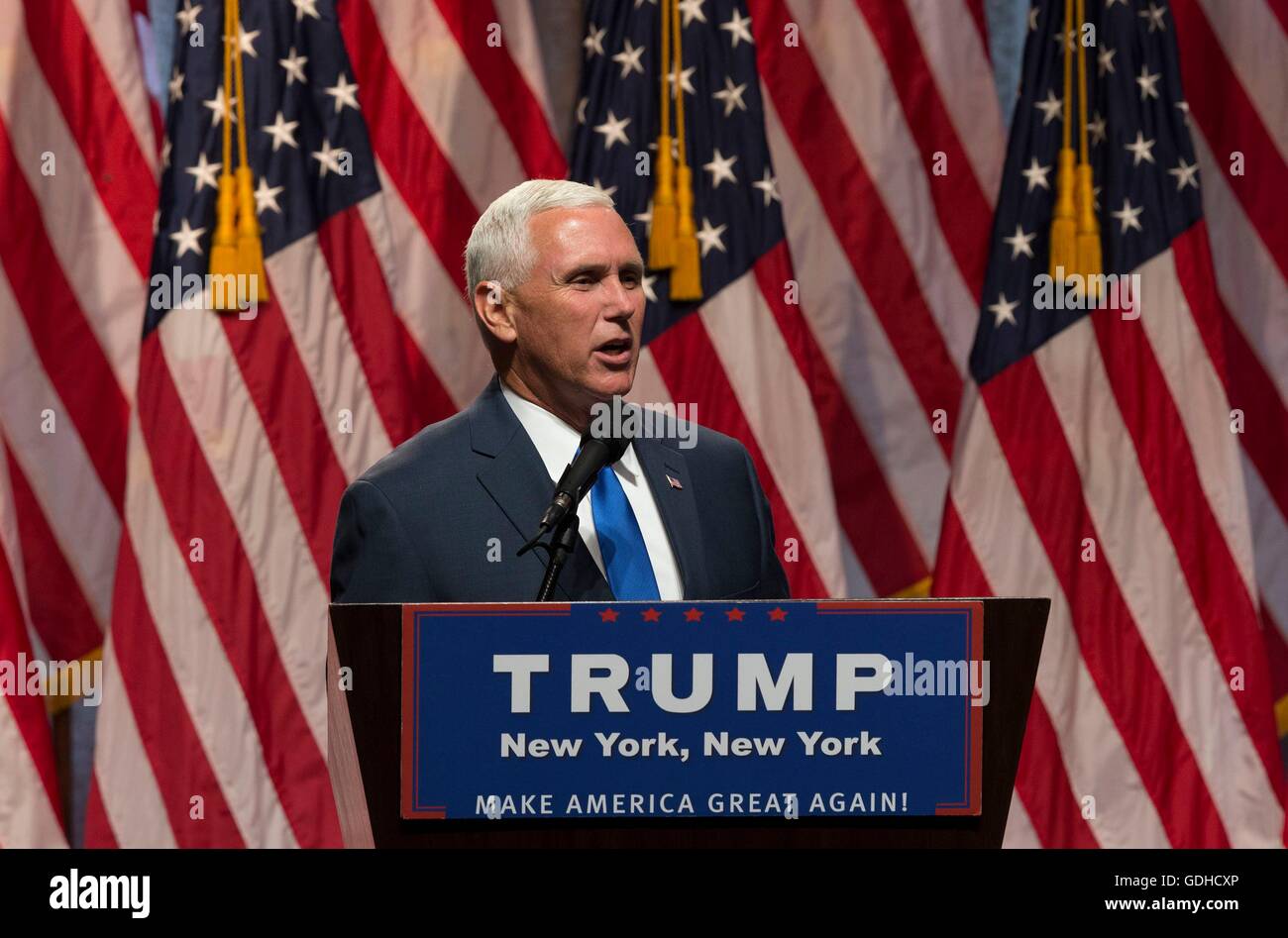 New York, NY, STATI UNITI D'AMERICA. 16 Luglio, 2016. Mike Pence di presenze per Donald Trump annuncia il Governatore Mike Pence come Vice Presidential Running Mate, New York Hilton Midtown, New York, NY Luglio 16, 2016. Credito: Lev Radin/Everett raccolta/Alamy Live News Foto Stock