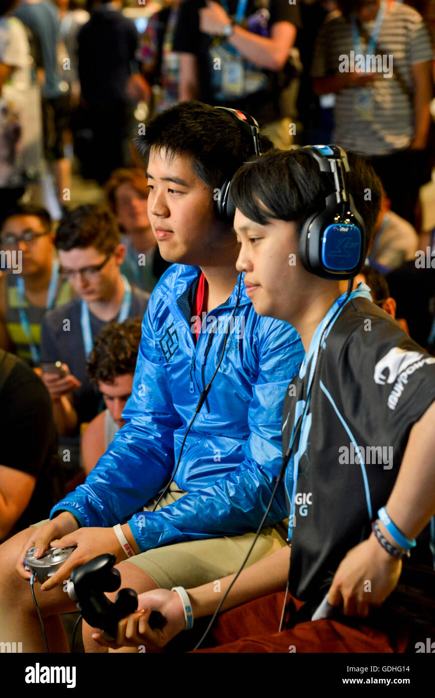 Las Vegas, Nevada, USA. 16 Luglio, 2016. I mondi più grande gioco di combattimento torneo, Evoluzione 2016 (EVO campionato di serie) si terrà presso il Las Vegas Convention Center in luglio 15-16 e la finale svoltasi a Mandalay Bay convention hall sulla luglio 17, 2016. Super Smash Bros Melee semifinali a EVO 2016. Credito: Ken Howard/Alamy Live News Foto Stock